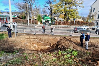 Auf dieser Baustelle an der Neundorfer Straße in Plauen wurde der bisher nicht genau definierte Gegenstand gefunden. Gegenüber befindet sich der Vogtlandgarten.