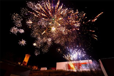 Dieses fulminante Feuerwerk begeisterte die Besucher der Göltzschtal-Silvesterparty in Auerbach.