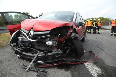Im Rückstau kam es zu einem Auffahrunfall mit insgesamt vier Fahrzeugen.