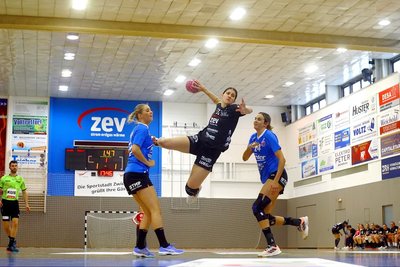 Die Zwickauer Handballerinnen haben am Freitagabend ihr Testspiel gegen den Thüringer HC 22:30 verloren.