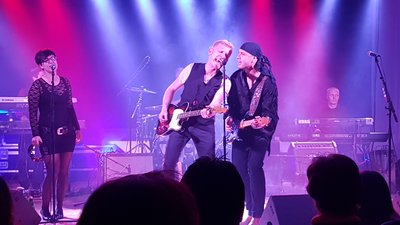 Bernd Birbils (mitte) begeistert schon seit Jahren mit seiner rauchigen Stimme bei den Konzerten der von ihm 2008 gegründeten East Street Band das Publikum, welches wie er die Musik des US-Rockstars Bruce Springsteen mag.