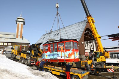 Am Dienstag wurde auch die zweite Kabine der Fichtelberg-Schwebebahn zur Generalüberholung abtransportiert.