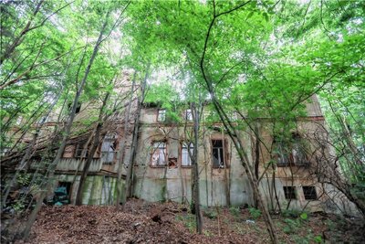 Es ist nur noch zu erahnen, wie schön die „Villa der Baumwollspinnerei und Warperei Furth“einst gewesen sein muss.