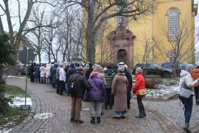 Vor den ersten zwei Konzerten des Lionsclub Flöha/Augustusburg bildeten sich lange Schlangen vor der Kirche. Foto: Claudia Dohle