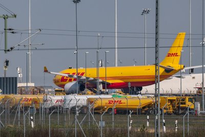 Bürgerinitiativen und Umweltverbände kritisieren den geplanten Ausbau des Flughafens Leipzig/Halle und fordern neue Verkehrsprognosen. (Archivbild) 