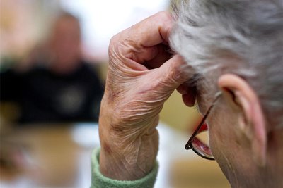 Was unterscheidet Verwirrtheit von Demenz?