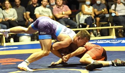 Aues Steven Ecker hatte Alexander Ginc vom RV Lübtheen fest im Griff und siegte mit 9:1. 