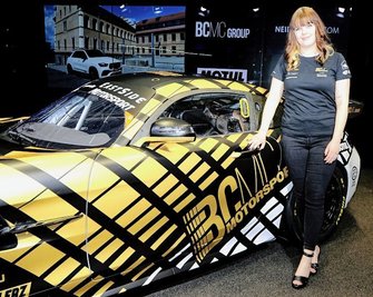 Rennfahrerin Sophie Hofmann aus Waldenburg bei der Präsentation ihres neuen Teams für die Saison 2023. 