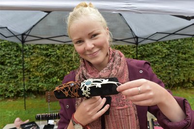 Zum 3. Mal hat im Schlosspark Lichtenwalde der Kreativmarkt „Handemade!“ stattgefunden. Erstmals dabei war Anika Schlegel aus Dittersdorf mit Makramee-Arbeiten.