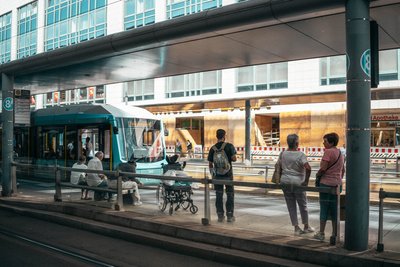 Alle Wegen führen zur Zenti: Die Chemnitzer Zentralhaltestelle ist der Hauptverkehrsknotenpunkt der Stadt.