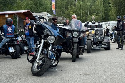 Pünktlich 14 Uhr startete die Bikertour, die über Geyer, Thum, Scharfenstein und Schönbrunn zurück nach Elterlein führte.