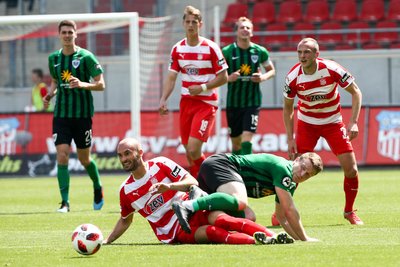 Verteidiger Nico Antonitsch gab seine Abschiedsheimvorstellung für Zwickau und ließ mit seinen Mitspielern nichts zu.