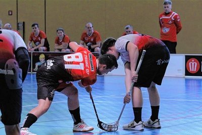 Für Eric Poppe (links) und das Team des UV Zwigge geht es in der Verbandsliga zum Saisonende nur noch um Platz 3. Im Spiel gegen Landsberg verpasste die Mannschaft am Samstag den Finaleinzug. 