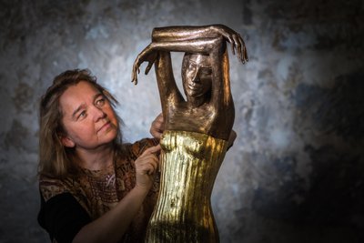 Die Skulptur „Die Träumende“ der Bildhauerin Małgorzata Chodakowska geht jedes Jahr als Preis an Sachsens Unternehmer oder Unternehmerin des Jahres.