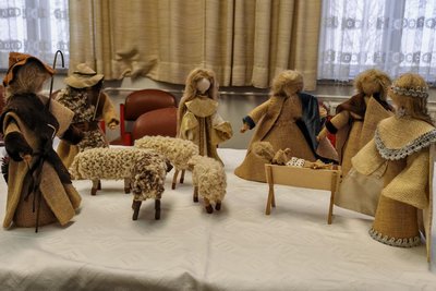 Selbst gebastelte Krippenfiguren aus dem Fundus der Landeskirchlichen Gemeinschaft.