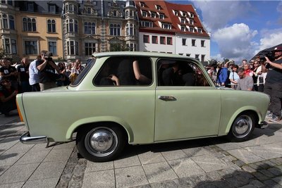 Der pastellgrüne Trabant, Baujahr 1964, ist voll. Alle Türen sind verschlossen. Weit vor Ablauf der gesetzten Frist wurde damit der Erfolg besiegelt.