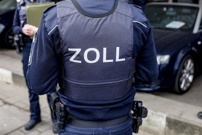 Grenzüberschreitend wurden am Dienstag Wohn- und Geschäftsräume durchsucht. Der Verdacht: Schwarzarbeit.