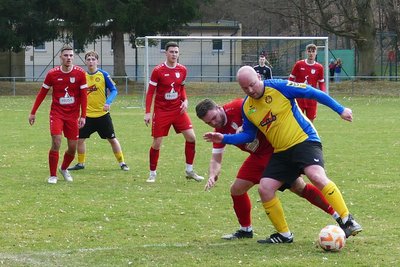 Benjamin Uhlig (am Ball) und seine Zschopauer Teamkollegen machten dem Spitzenreiter das Leben schwer.