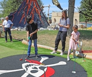 Eine Abenteuer-Minigolf-Anlage wie an der Koberbachtalsperre bei Werdau soll auch in Kriebstein entstehen. 