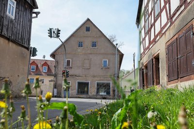 Mit dem Abriss des wohl ältesten Hauses von Waldenburg befasst sich nun auch der Landkreis Zwickau.
