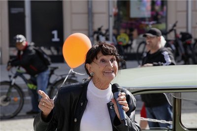 Jodelstar Susi Schuster gab ihrenbekannten Trabi-Hit zum Besten.