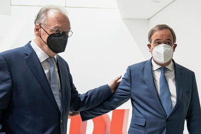 Zufrieden: Wahlsieger Reiner Haseloff (links), Ministerpräsident von Sachsen-Anhalt, und CDU-Parteichef ArminLaschet nach der Sitzung des CDU-Bundesvorstandes in Berlin.