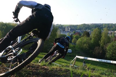 Trotz der tollen Kulisse der Motorradstadt haben die Sportler dafür im Rennen keinen Blick.