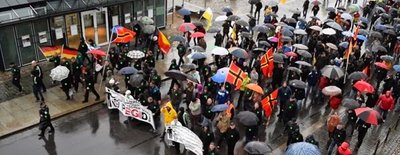Die Pegida-Demonstration am 27. April in Dresden. Das Foto ist Teil einerBilderserie, mit der die Teilnehmerzahl ermittelt wurde. Jede Person wurde mit einem grünen Punkt markiert.