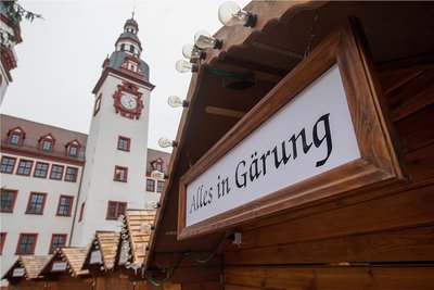 Der Weihnachtsmarkt im Chemnitzer Stadtzentrum ist schon weitgehend aufgebaut. Doch stattfinden kann er nicht. 