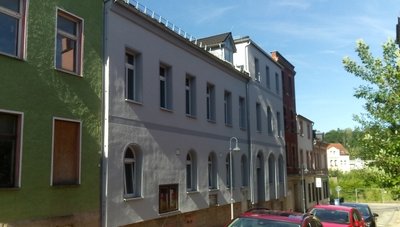 Die Schwerathletikhalle (helles Gebäude) in Werdau wird erneut für einige Monate zur Baustelle. 