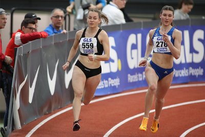Die Weißenbornerin Anna Weichelt (l.) kämpft am Samstag mit der Staffel über 4 x 400 Meter der U 20 um eine Medaille. Eine Woche später ist sie auch bei der U-23-DM in Mönchengladbach in drei Laufdisziplinen dabei.