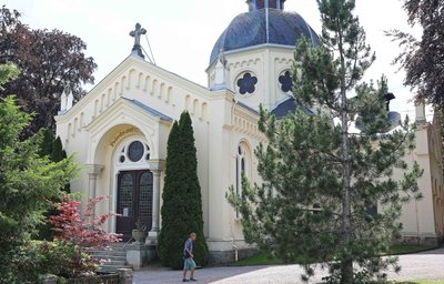 Die Kapelle auf dem Crimmitschauer Friedhof wurde 1865 errichtet. Das Mauerwerk ist marode, an mehreren Stellen haben sich Risse gebildet.