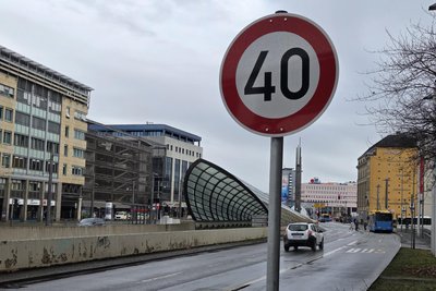 Mitten im Zentrum von Chemnitz ist Ende 2025 eine Zone mit Tempo 40 ausgeweitet worden. Dort wird auch geblitzt.