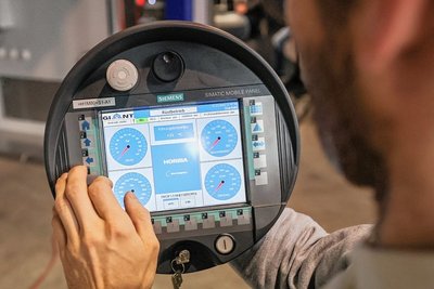 Über eine Kontrolleinheit lassen sich in den Tests wichtige Parameter wie Geschwindigkeit, Drehzahl, Druck und Bremswirkung nachvollziehen.