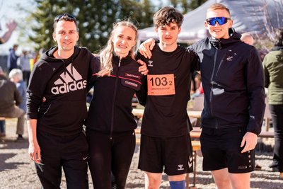 Für die Feuerwehr Freiberg war unter anderem die neue Silberstadtkönigin Emely Rausch am Start, hier mit ihren Kameraden Florian Rau, Nico Bollner und Toni Sand.
