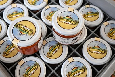 Schon in vielen Supermärkten sind nicht nur Pasta aus der Nudelmanufaktur, sondern auch Soßen, Pesto, Öle und eingelegte Oliven im Angebot.