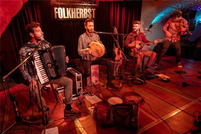 Am Wochenende geht der Folkherbst im Plauener Malzhaus in seine 31. Runde. Im letzten Jahr spielte hier die Band Domo Emigrantees.