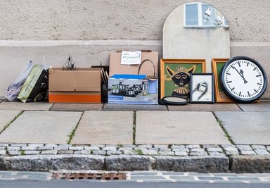 Einerseits sollen die Grundgebühren für die Müllentsorgung ab 2022 konstant bleiben, andererseits beabsichtigt der Vogtlandkreis neue Extra-Gebühren für Sperrmüll und mittelfristige Einschnitte bei den Papiertonnen - und er deutet weitere Unwägbarkeiten an.