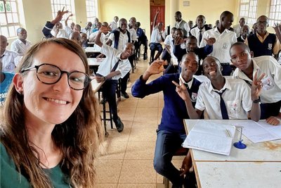 Meike Wagner an der Sekundarschule in Naivasha, auf einer Höhe von 2000 Metern gelegen.