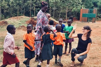 Zu Besuch in Siaya im Westen des Landes, wo als Hilfsprojekt eine Grundschule für 200 Kinder und ein Waisenhaus entstanden sind.