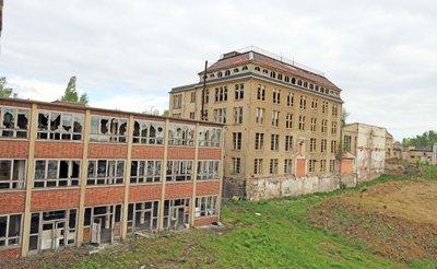 Lediglich der unter Denkmalschutz stehende große Quader des Hauptgebäudes vom Komplex der alten "Porzelline" soll bestehen bleiben. Alles andere wird bis Oktober verschwunden sein.