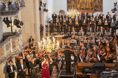 Pompöses Finale der zweistündigen 900-Jahre-Festveranstaltung am Sonntagabend in der Johanniskirche. 