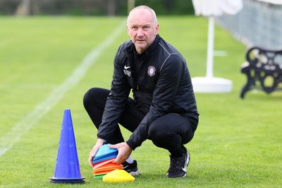 Er ist der Mann für alle Fälle beim FC Erzgebirge Aue: Teammanager, Zeugwart und Busfahrer Thomas Romeyke.