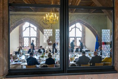 Im Tafelsaal von Schloss Rochlitz tauschten sich das sächsische Kabinett und die Landkreisverwaltung aus.