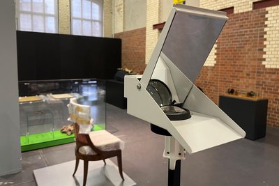 Zum Schauen bestellt: Polylux mit Stuhl und Welle.