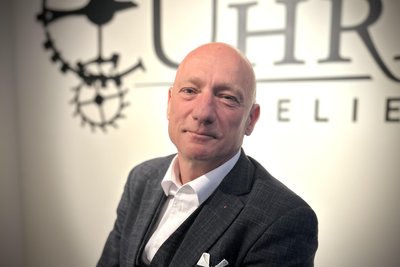 Daniel Gehm ist Inhaber des Uhren Ateliers in Dresden. Der 57-Jährige handelt seit über 20 Jahren mit Uhren.