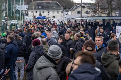 Mehr als 1300 Fans bei einem Fußballspiel in Unterheinsdorf? Dafür sorgt derzeit nur der Groundhopping-Fußball.