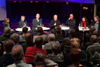"Dialog Kunst - Der Widerspenstigen Zähmung"  im Mittelsächsischen Theater Freiberg mit Martina Jost (AfD), Frank Richter, OB Sven Krüger, Moderator Michael Bartsch, Hasko Weber, Annett Wöhlert und Ralf- Peter Schulze. 