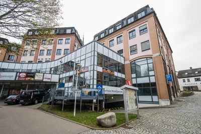 Im Außenbereich der Nicolai-Passage gibt es weitere zehn Plätze auf einer Terrasse.