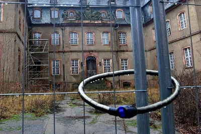 Betreten verboten: Von dem maroden Schloss geht ein Sicherheitsrisiko aus.